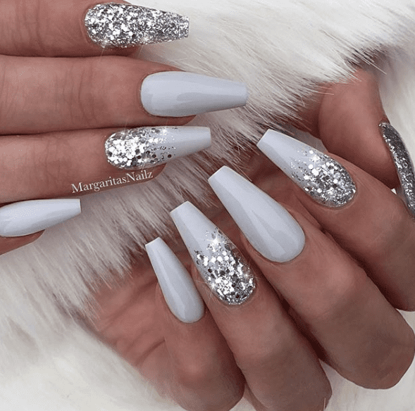 42 Festive Christmas Nail Art Ideas to Try in 2023