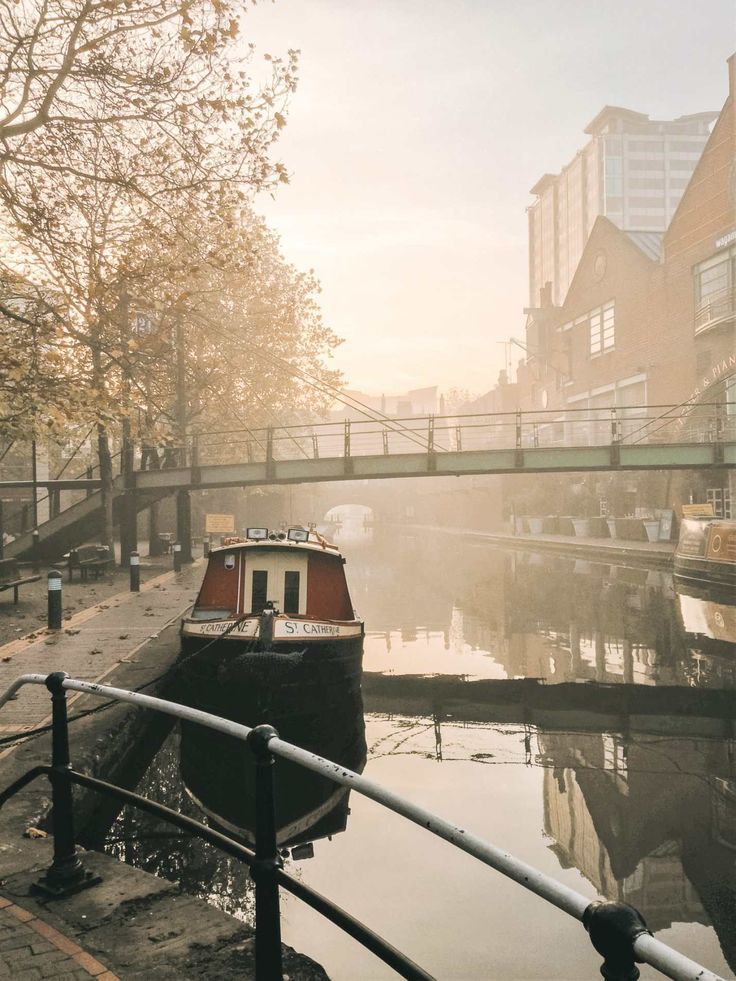 Birminghams famous canals looking hauntingly beautiful as the sun rises 
