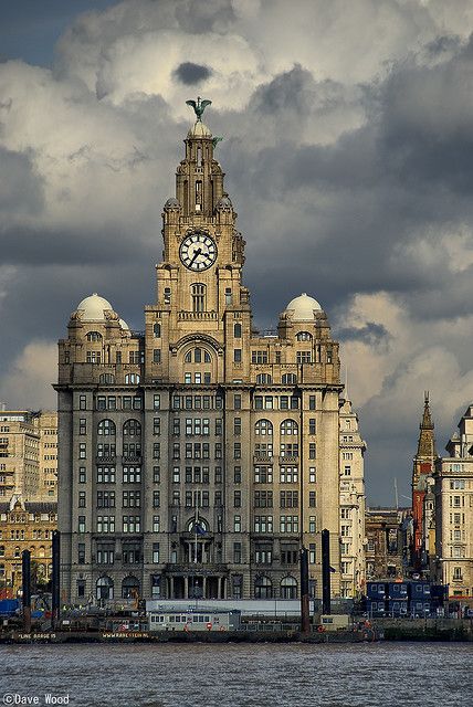 The Liver Building sat in-front of the River Mersey 