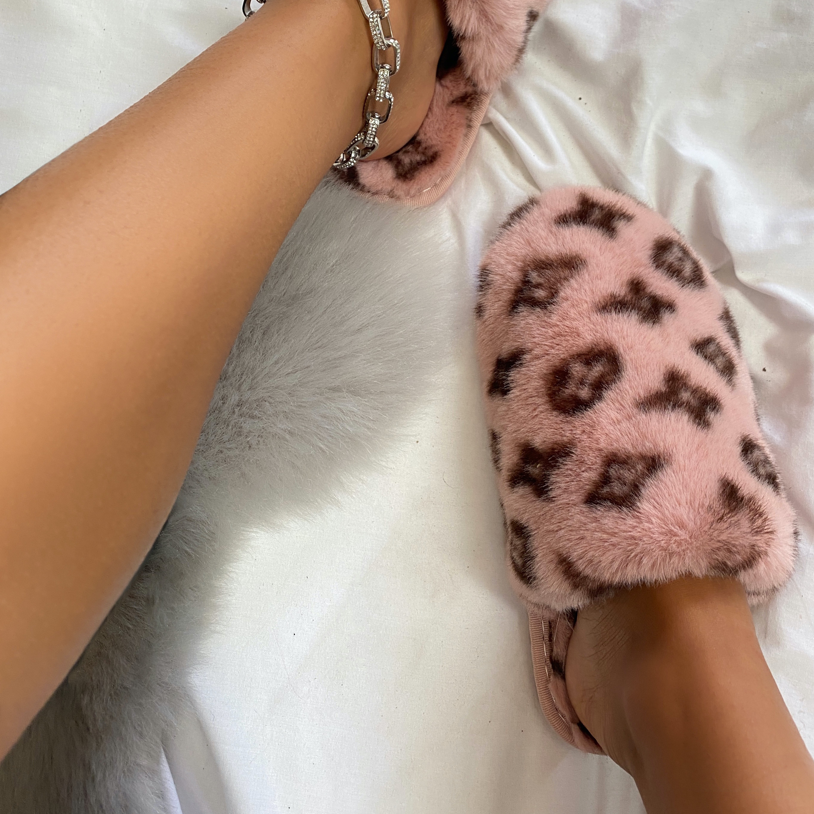 Kahlua Fluffy Printed Detail Flat Slipper In Pink Faux Fur